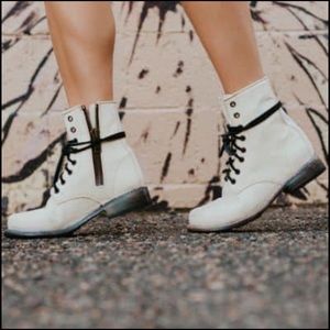 Manchester Freebird White Leather